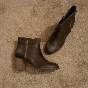 Crown Vintage Brown heeled bootie